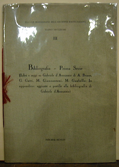 Mario Vecchioni Bibliografia - Prima serie (Libri e saggi su Gabriele D'Annunzio di A. Bruers, G. Gatti, M. Giannantoni, M. Guabello. In appendice: aggiunte e postille alla bibliografia di Gabriele D'Annunzio) 1954 Pescara Stabilimento Tipografico Arte della Stampa